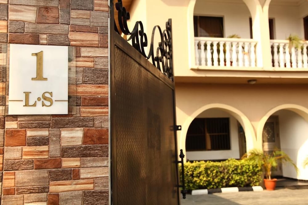 lekki suites