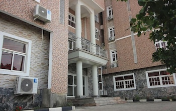 roses regency hotel and suites