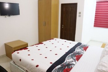 roses regency hotel and suites