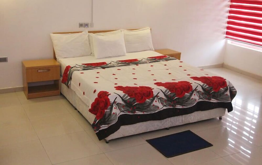 roses regency hotel and suites