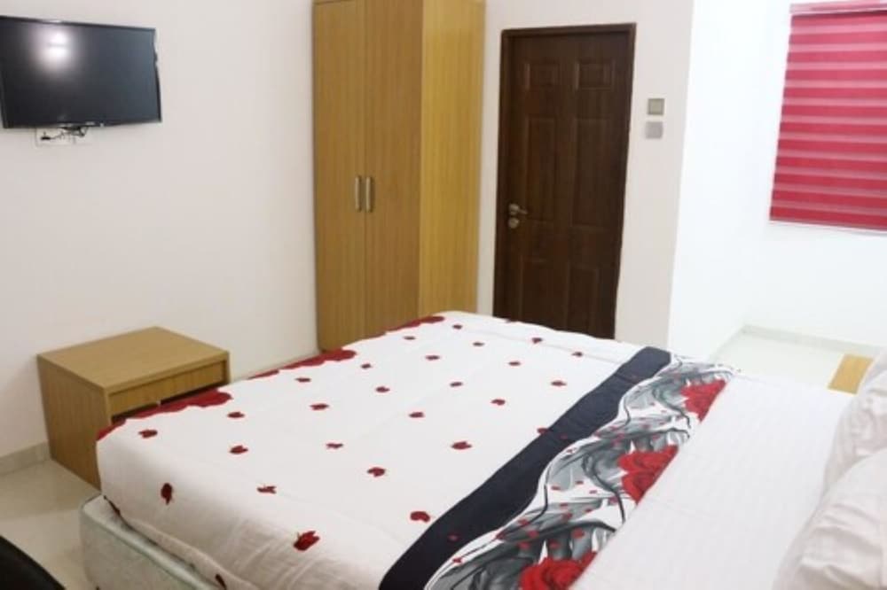 roses regency hotel and suites