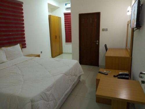 roses regency hotel and suites