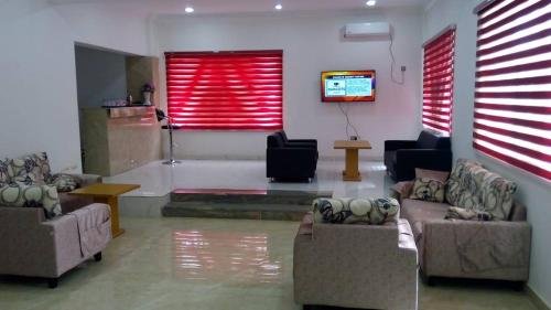 roses regency hotel and suites