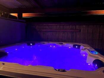 global village backpackers