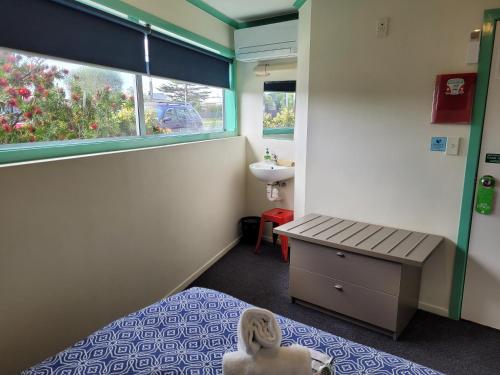 pacific coast lodge and backpackers