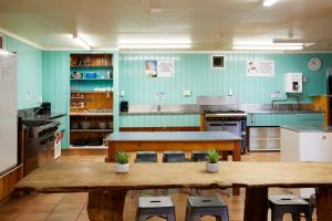 pacific coast lodge and backpackers