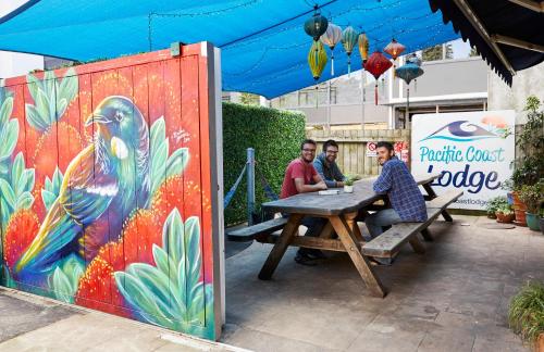 pacific coast lodge and backpackers