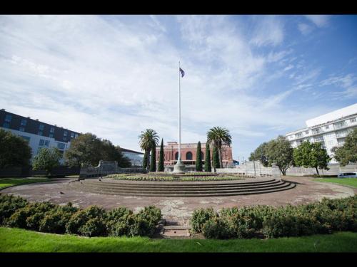 grand central serviced apartments