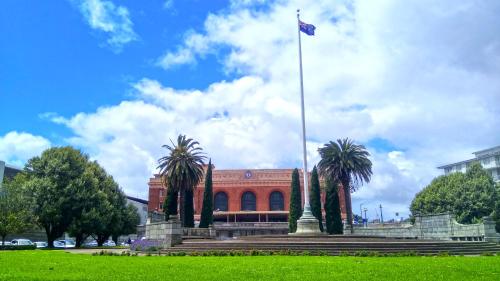 grand central serviced apartments