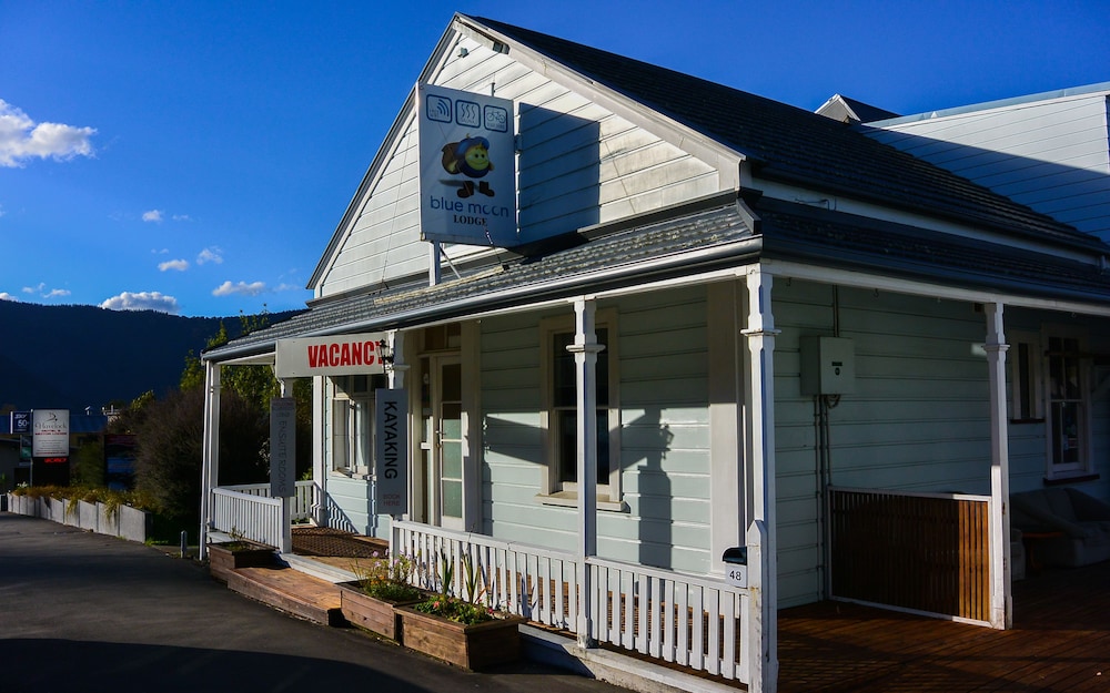 bluemoon lodge hostel