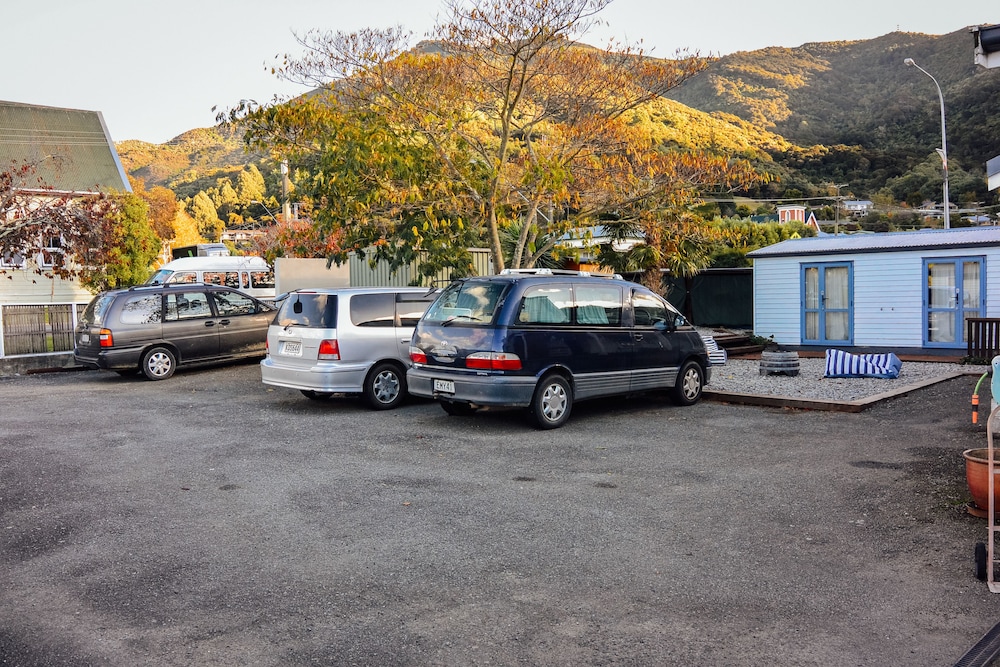 bluemoon lodge hostel