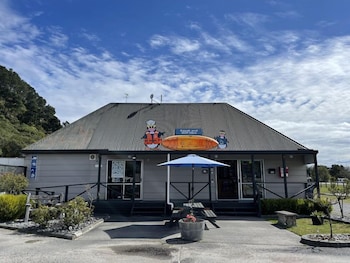 motutere bay top 10 holiday park