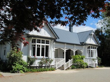 the white elephant accommodation hostel