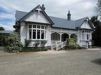 the white elephant accommodation hostel