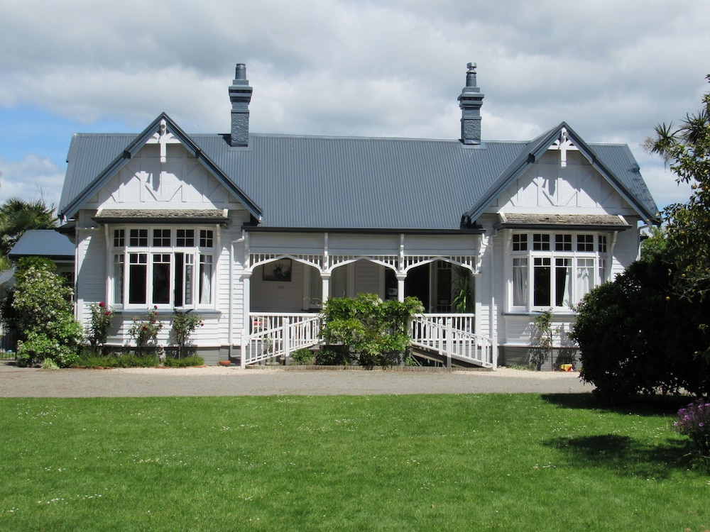 the white elephant accommodation hostel