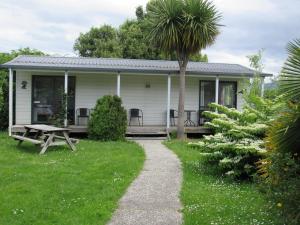 the white elephant accommodation hostel