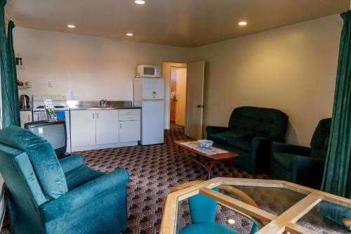 karamea village hotel