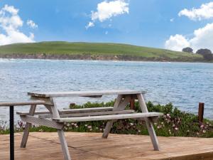 surat bay lodge and backpackers hostel