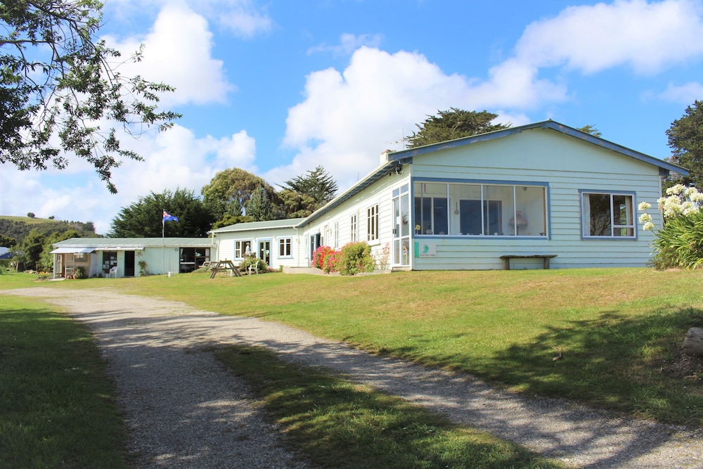 surat bay lodge and backpackers hostel