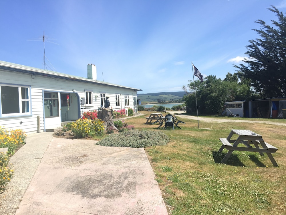 surat bay lodge and backpackers hostel