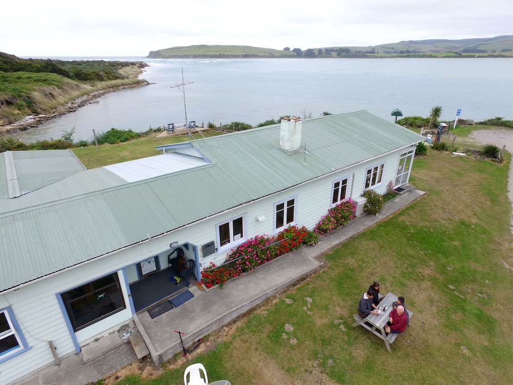 surat bay lodge and backpackers hostel