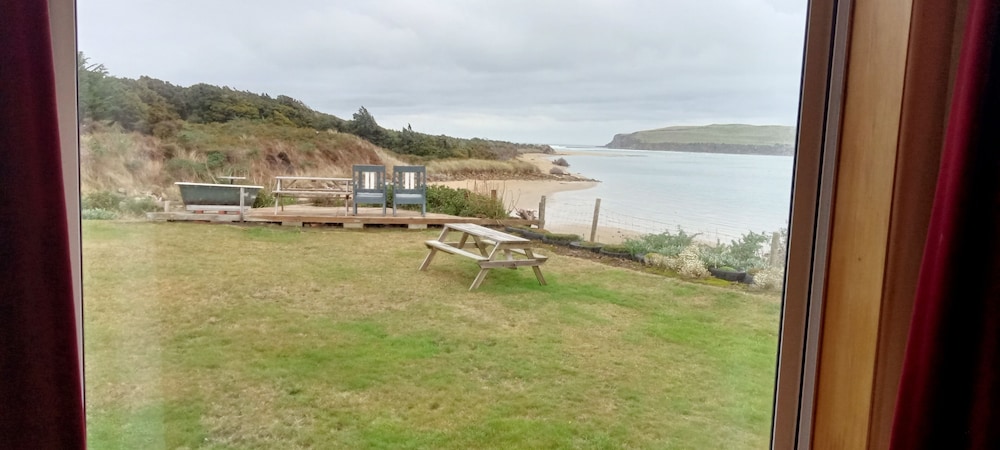 surat bay lodge and backpackers hostel