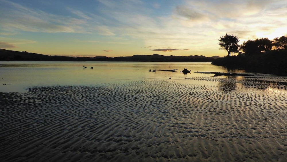 surat bay lodge and backpackers hostel