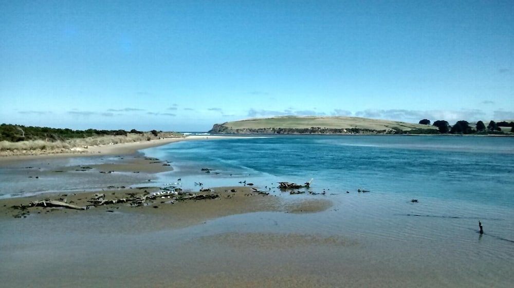 surat bay lodge and backpackers hostel