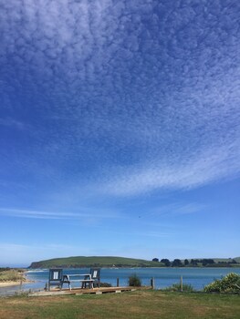 surat bay lodge and backpackers hostel