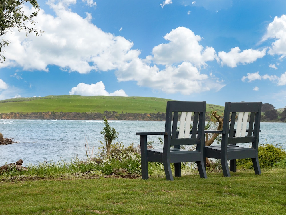 surat bay lodge and backpackers hostel