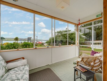 Surat Bay Lodge & Backpackers Hostel,New Haven>>Clutha,3 star