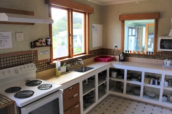 surat bay lodge and backpackers hostel