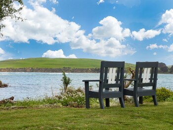 surat bay lodge and backpackers hostel