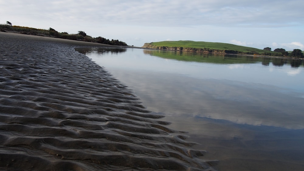 surat bay lodge and backpackers hostel