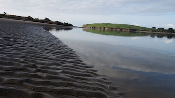 surat bay lodge and backpackers hostel