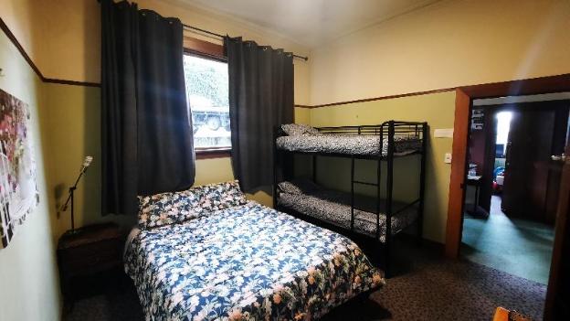 manor house backpackers