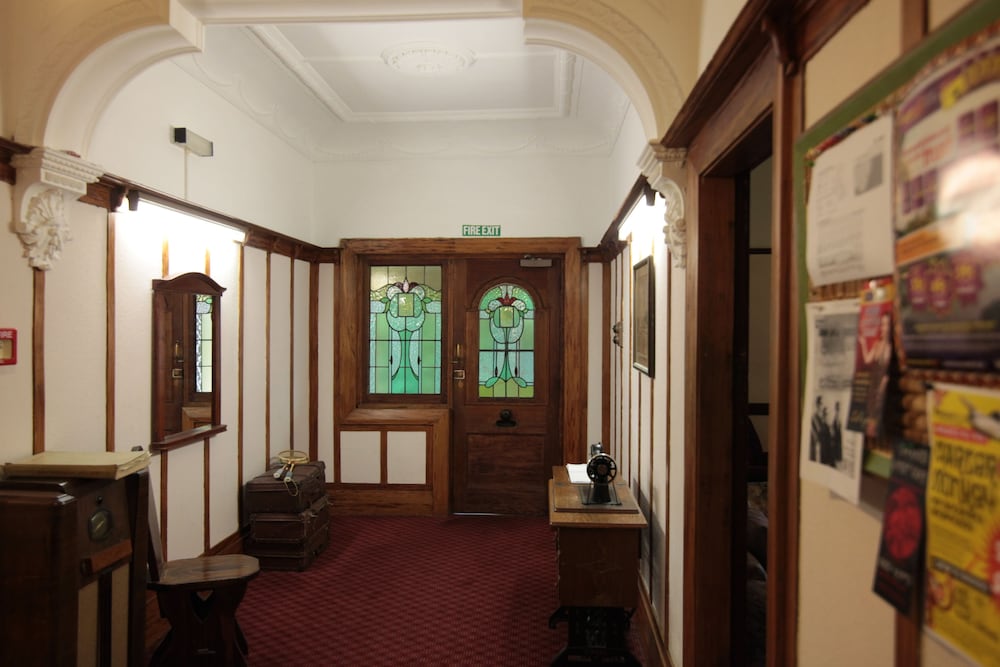 manor house backpackers