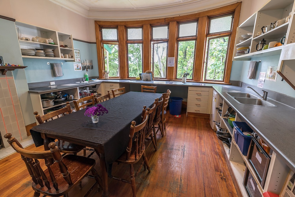 manor house backpackers