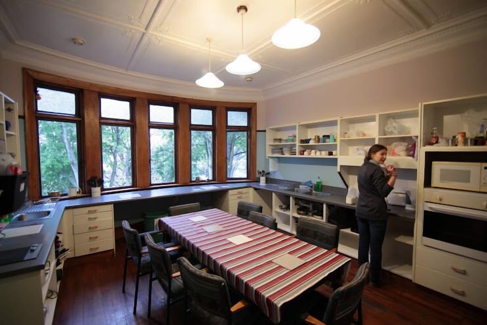 manor house backpackers