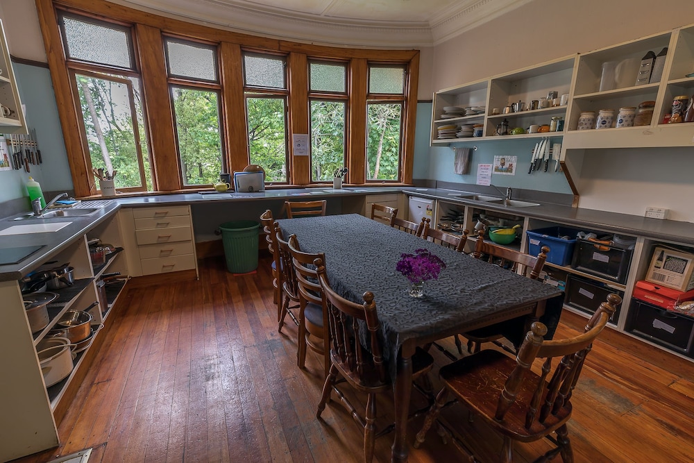 manor house backpackers