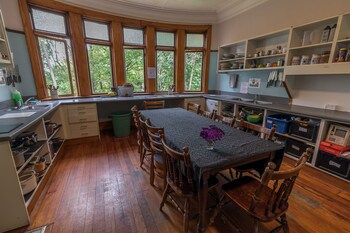 manor house backpackers