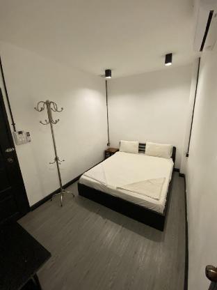 funky monkey cafe and hostel