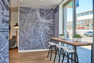 holiday inn express amsterdam city hall an ihg hotel