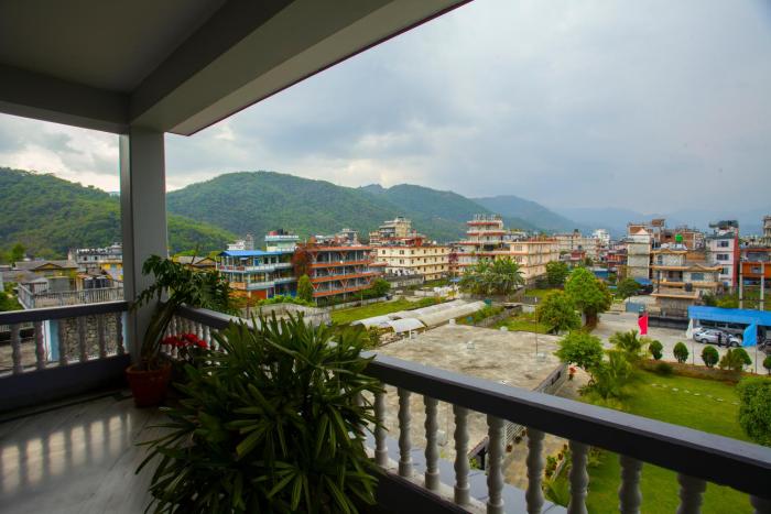hotel crown himalayas