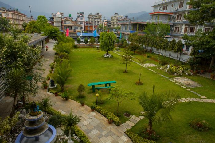 hotel crown himalayas