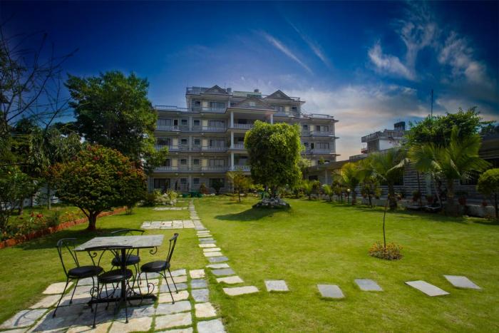 hotel crown himalayas