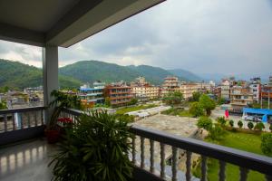 hotel crown himalayas