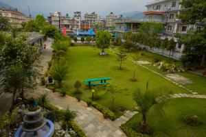 hotel crown himalayas