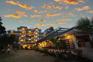 hotel crown himalayas