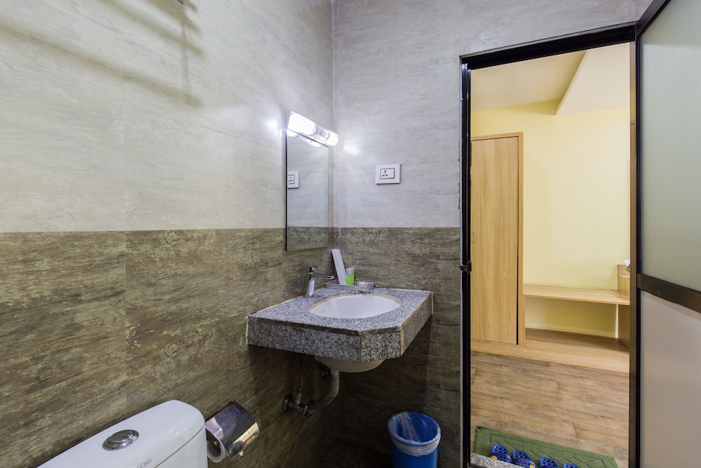 siddhartha riverside resort